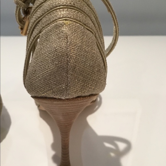 BCBG MAXAZRIA METALLIC GOLD LINEN STACKED HEELS 7 - Picture 11 of 13